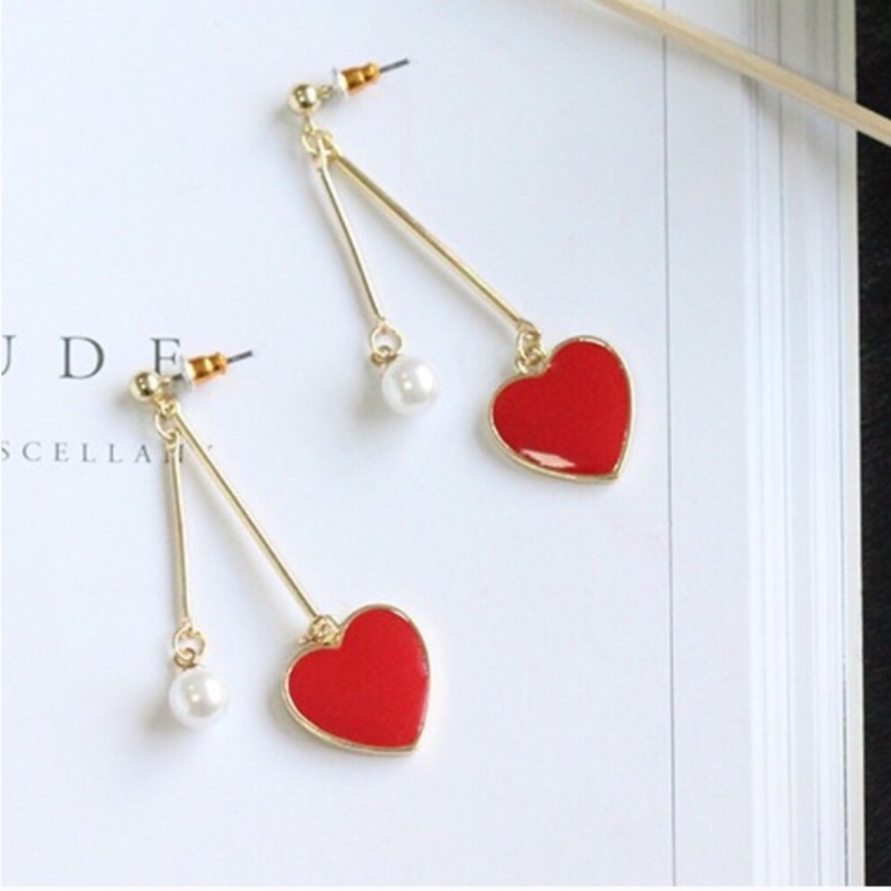 Red Heart Faux Pearl Dangle Earring - Picture 3 of 4